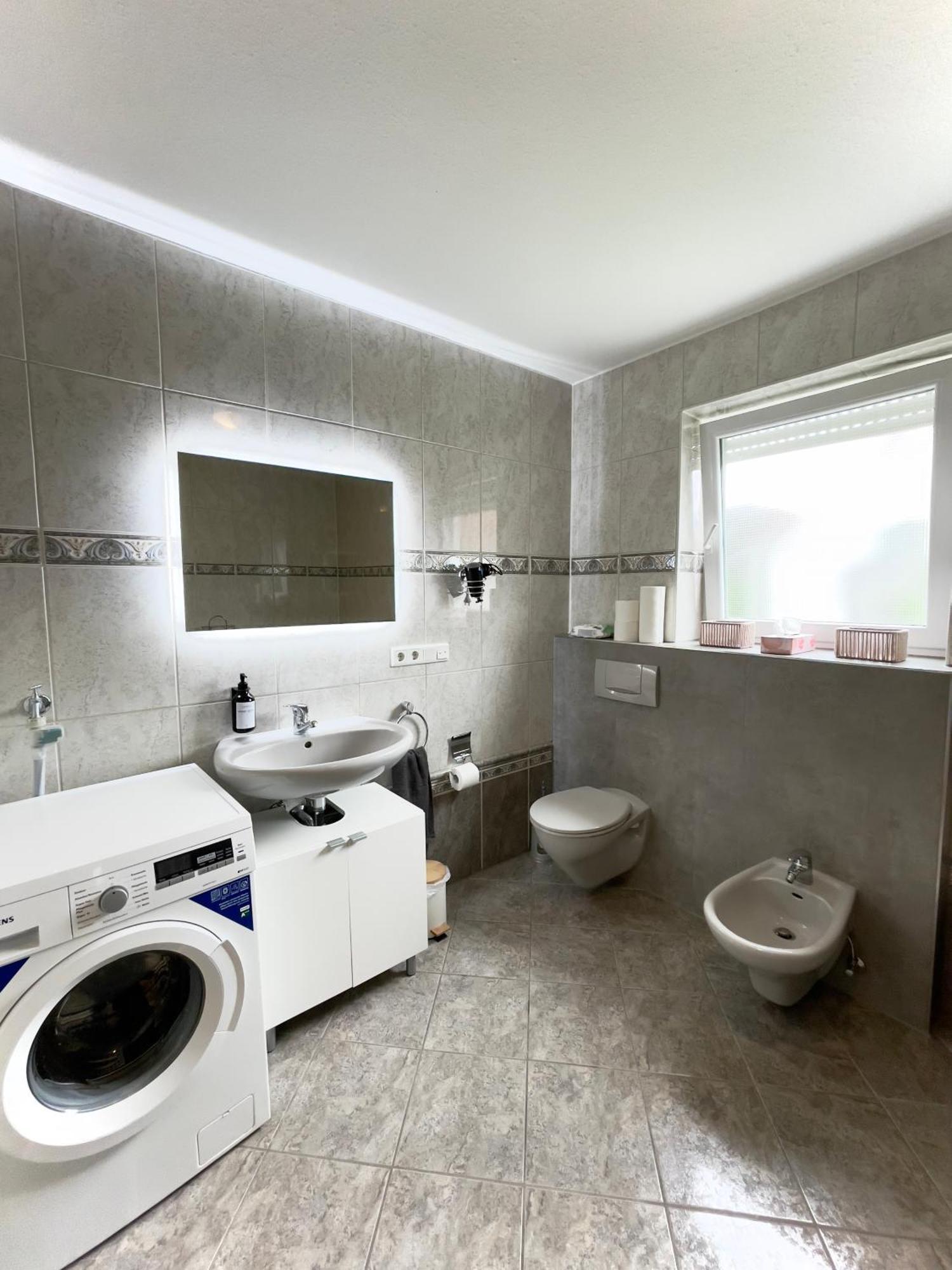 110Qm - 4 Zimmer - Privat Parkplatz - Zentral - Balkon - Mallibase Apartments Касел Екстериор снимка